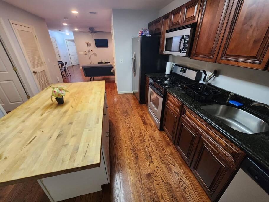 Luxury 2 Bed Apt, Mins To Nyc! Юнион-Сити Экстерьер фото