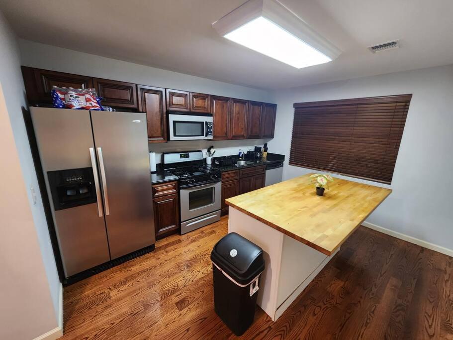Luxury 2 Bed Apt, Mins To Nyc! Юнион-Сити Экстерьер фото